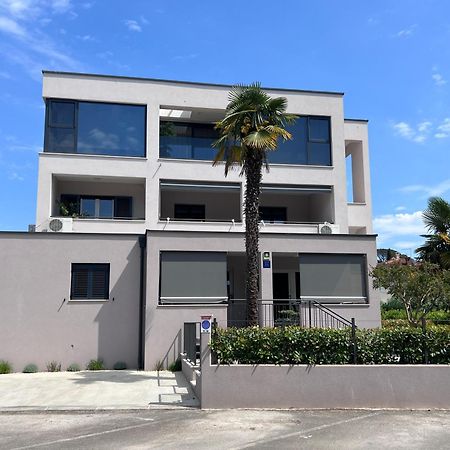 Stay In The Heart Of Porec - 50M To The Beach Exterior photo