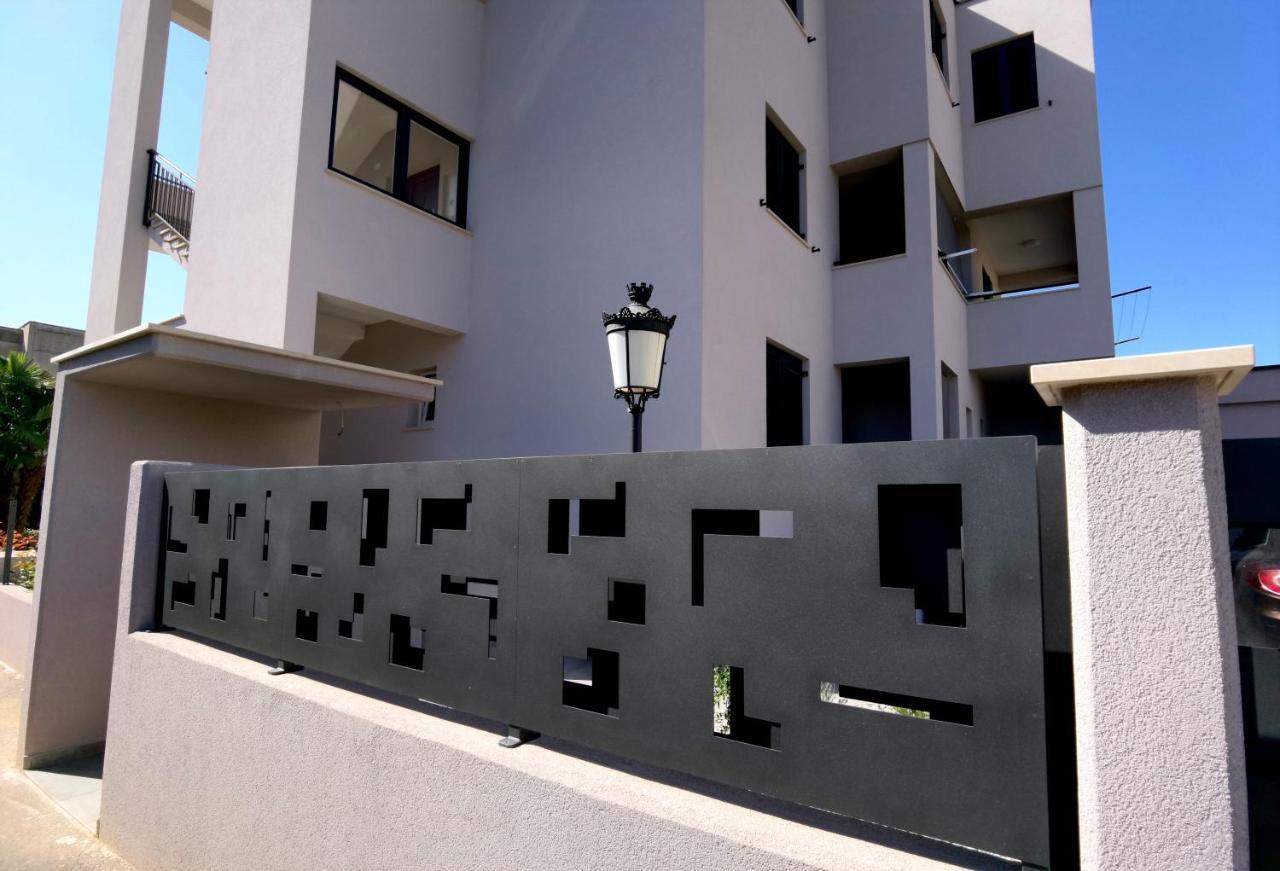 Stay In The Heart Of Porec - 50M To The Beach Exterior photo